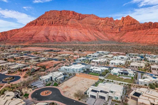 $425,000 | 633 East Flint Rock Circle, Ivins, UT 84738