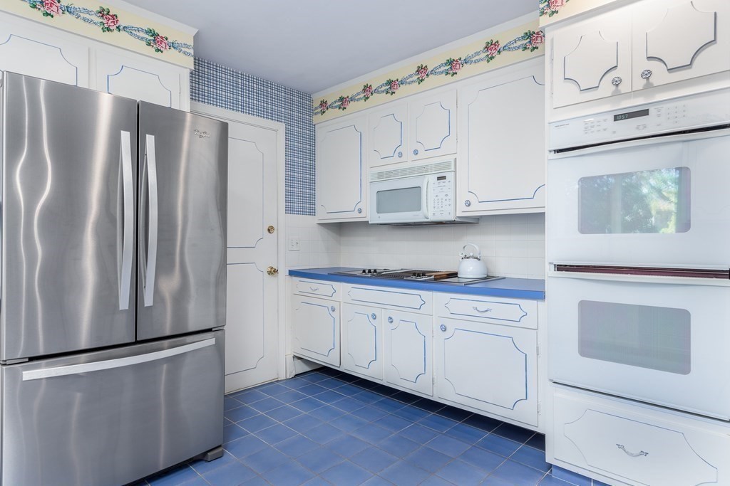 3 Yorkshire Road Marblehead, MA 01945 - Photo 11 of 42 Gallery Image 11