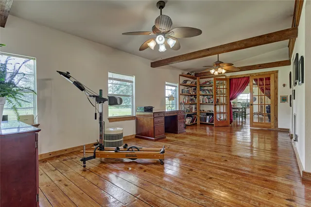 a view of a back yard