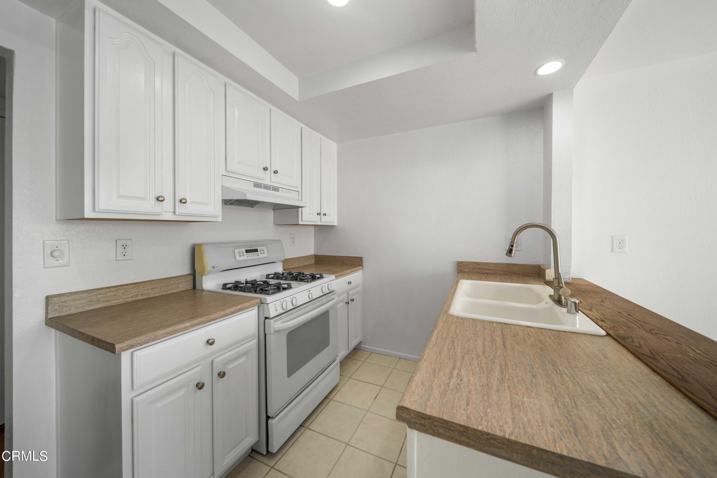 560 Chapala Drive Camarillo, CA 93010 - Photo 13 of 33 560 Chapala Dr-13