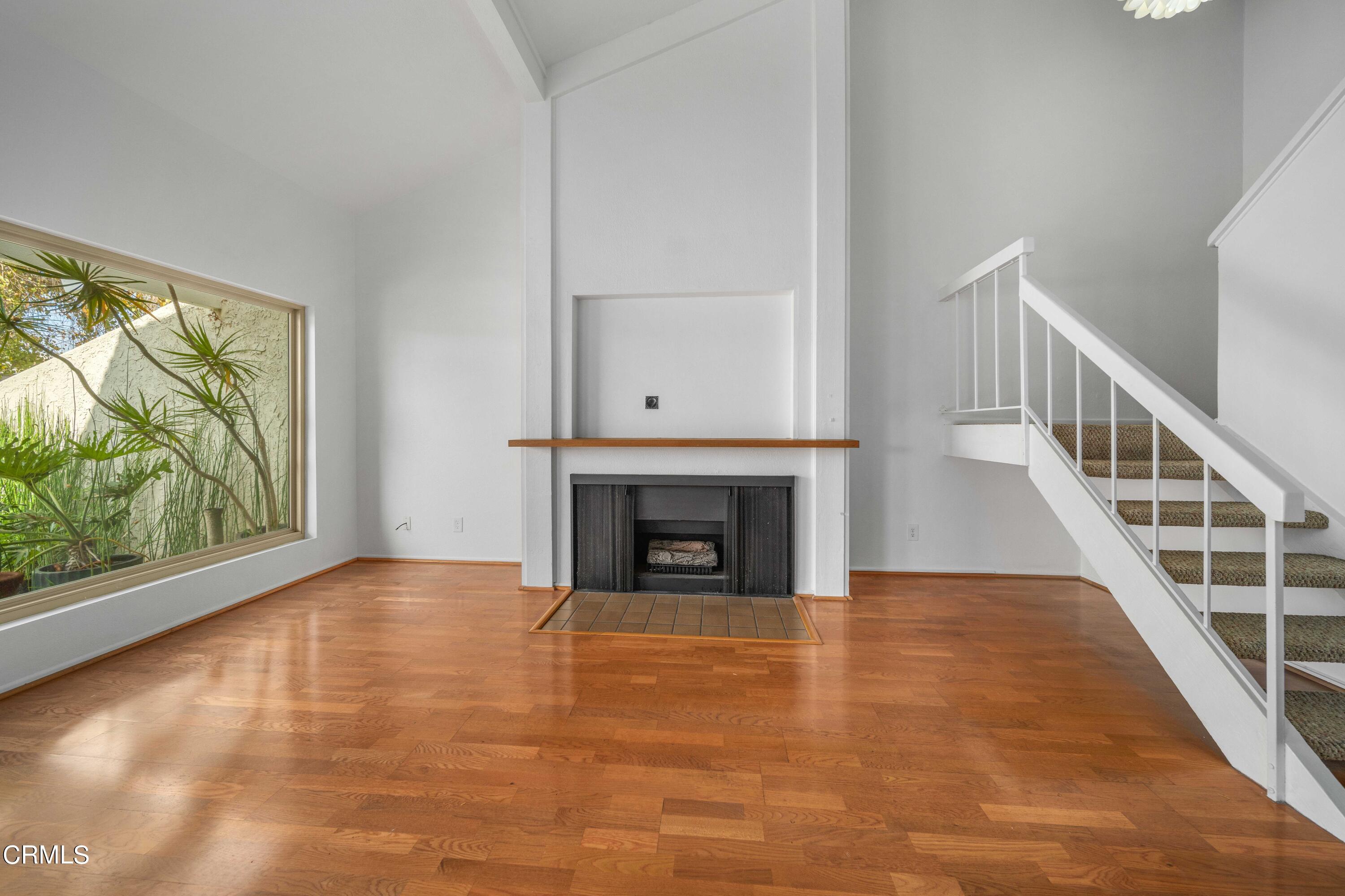 560 Chapala Drive Camarillo, CA 93010 - Photo 4 of 33 560 Chapala Dr-4