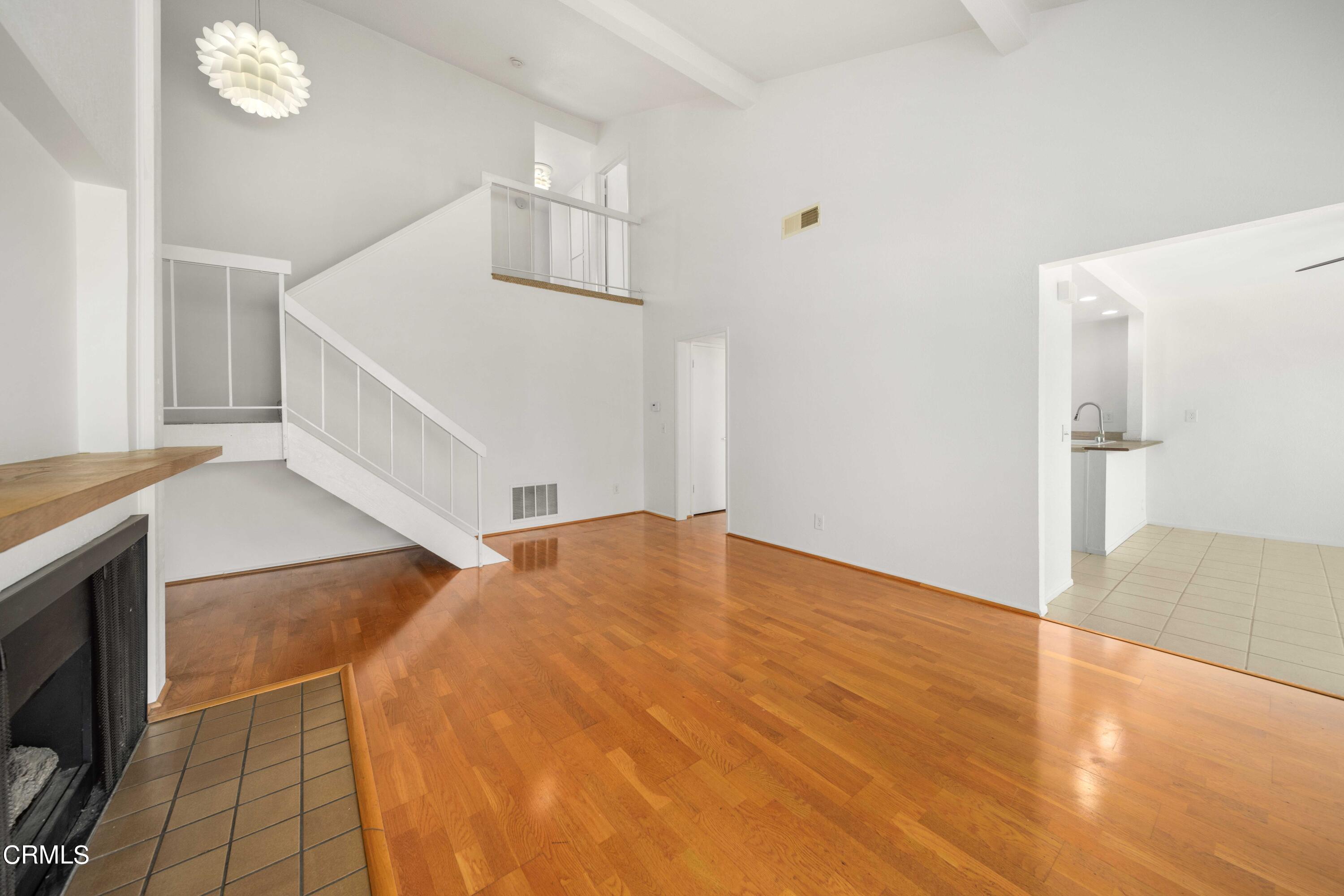 560 Chapala Drive Camarillo, CA 93010 - Photo 8 of 33 560 Chapala Dr-8