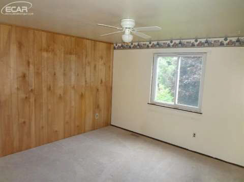9401 White Lake Road Fenton, MI 48430 - Photo 12 of 19 20423037-11.JPG