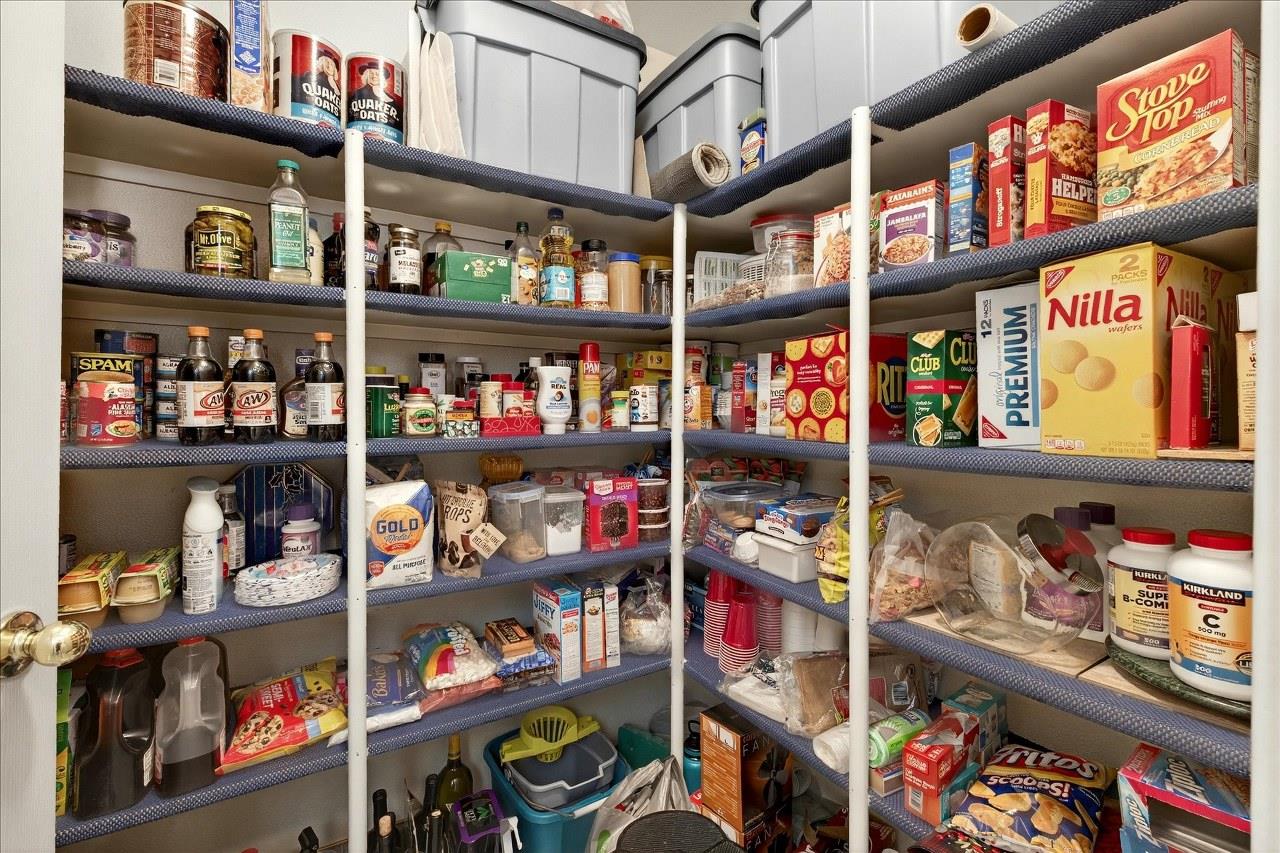 38090 Wortham Road Oakhurst, CA 93644 - Photo 20 of 54 a store room with lots of books