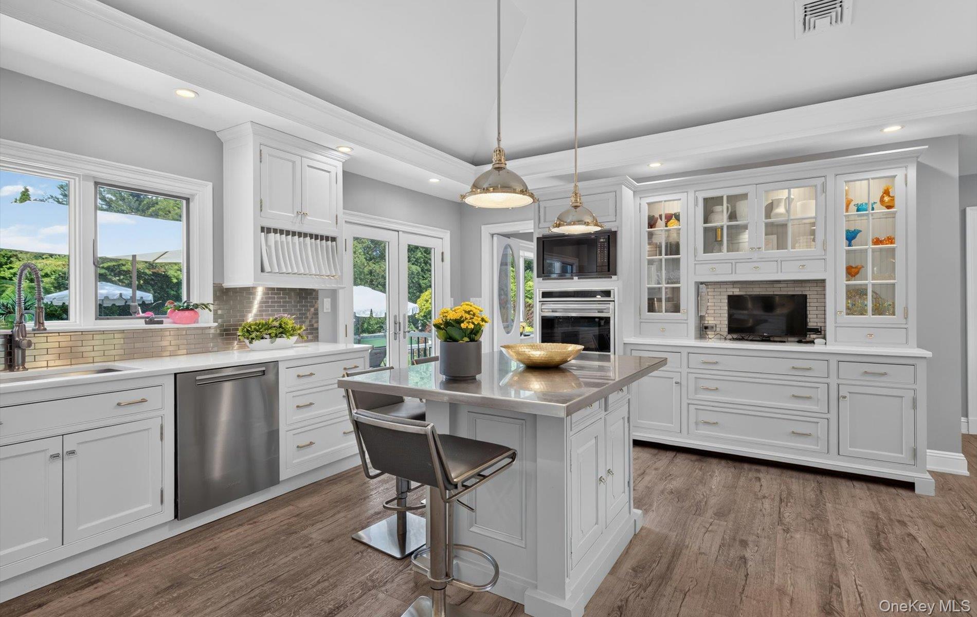 81 Lawrence Hill Road Huntington, NY 11743 - Photo 10 of 42