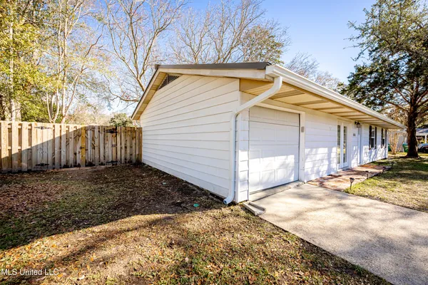 $1,650 | 4640 Hilltop Drive, Ocean Springs, MS 39564