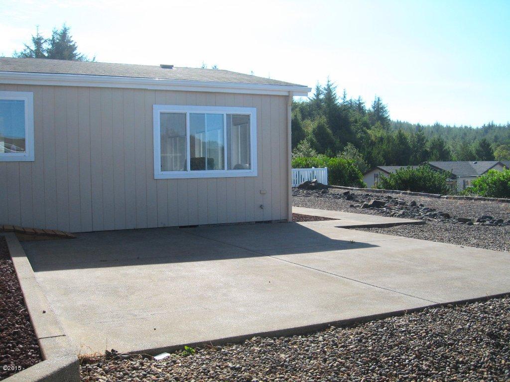 628 Northeast 57th Street Newport, OR 97365 - Photo 15 of 18 Large Patio