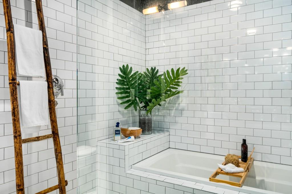 1100 Howell Mill Road Northwest, Unit 201 Atlanta, GA 30318 - Photo 14 of 50 a bathroom with a bathtub