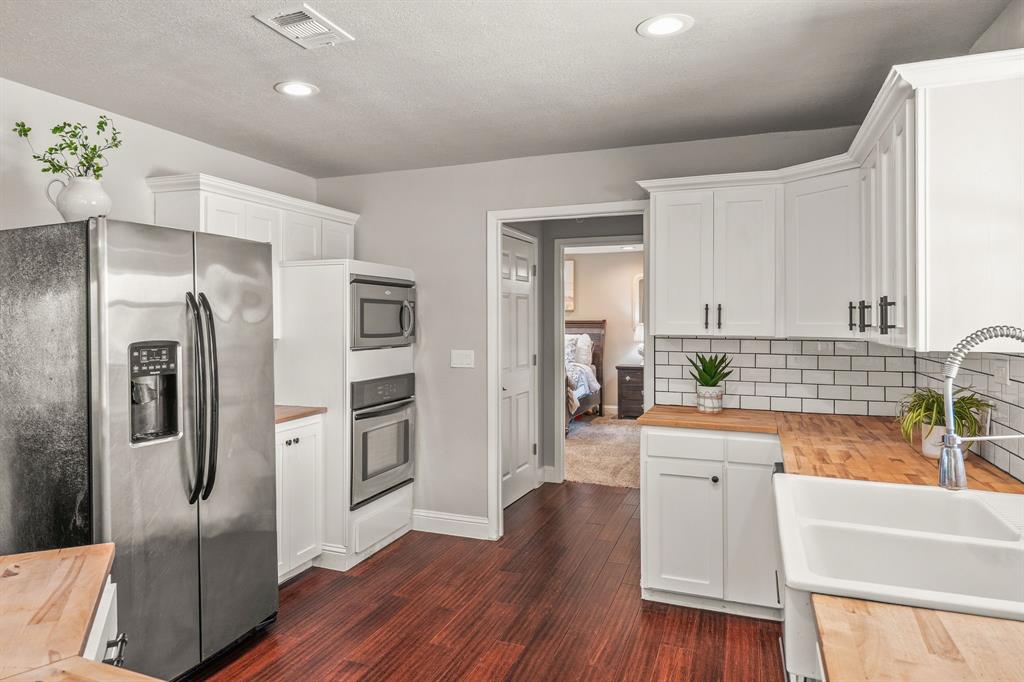 1673 Roadrunner Road Anna, TX 75409 - Photo 28 of 40 Kitchen with apron sink