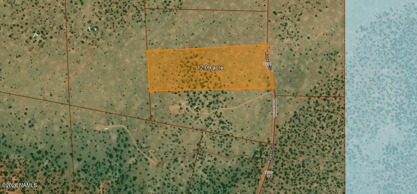 7211 East Roper Circle Williams, AZ 86046 - Photo 3 of 26 a bathroom with a shower