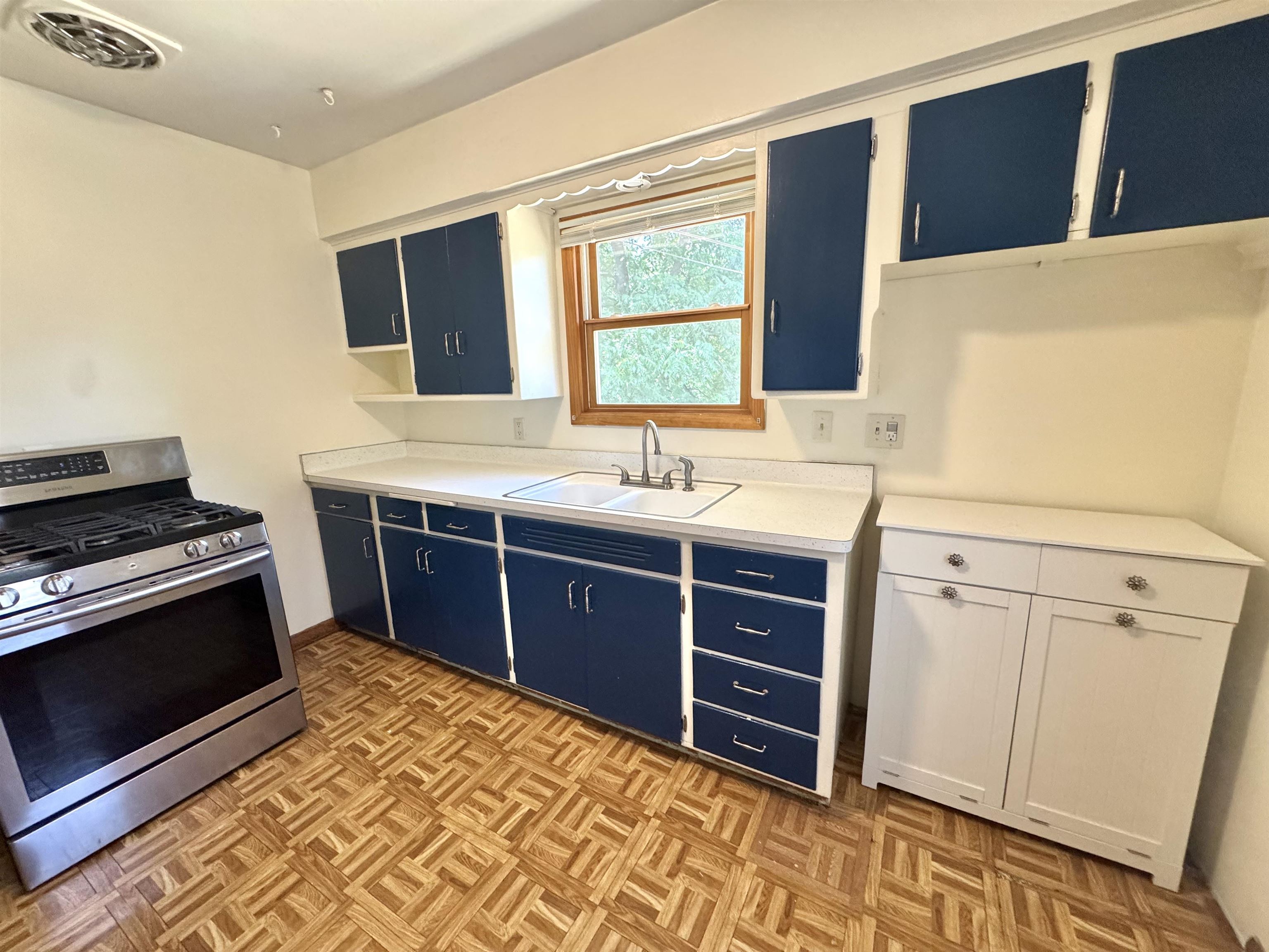 222 South Midvale Boulevard Madison, WI 53705 - Photo 13 of 38