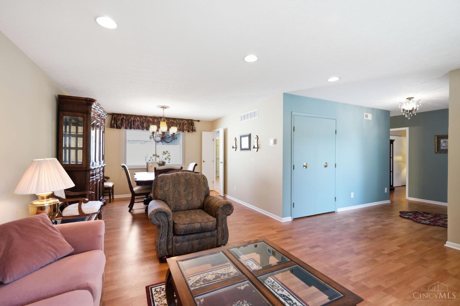 2 Boxwood Court Springdale, OH 45246 - Photo 7 of 53