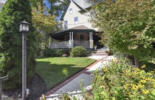 $1,595,000 | 425 Wyoming Avenue, Millburn, NJ 07041