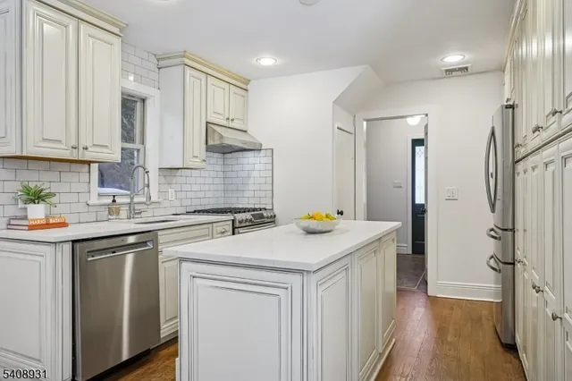 $1,595,000 | 425 Wyoming Avenue, Millburn, NJ 07041