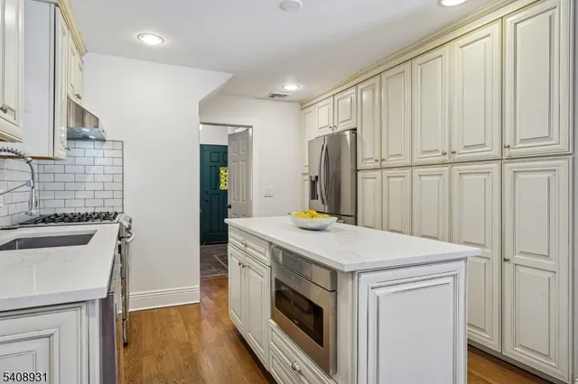 $1,595,000 | 425 Wyoming Avenue, Millburn, NJ 07041