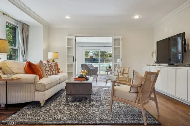 $1,595,000 | 425 Wyoming Avenue, Millburn, NJ 07041