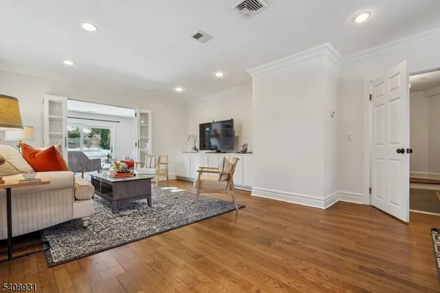 $1,595,000 | 425 Wyoming Avenue, Millburn, NJ 07041