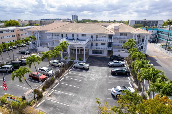 $3,250 | 1461 South Ocean Boulevard, Unit 304, Lauderdale-by-the-Sea, FL 33062