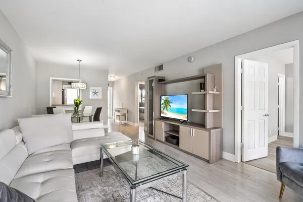 $3,250 | 1461 South Ocean Boulevard, Unit 304, Lauderdale-by-the-Sea, FL 33062