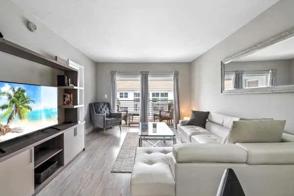 $3,250 | 1461 South Ocean Boulevard, Unit 304, Lauderdale-by-the-Sea, FL 33062