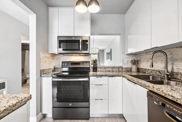 $3,250 | 1461 South Ocean Boulevard, Unit 304, Lauderdale-by-the-Sea, FL 33062