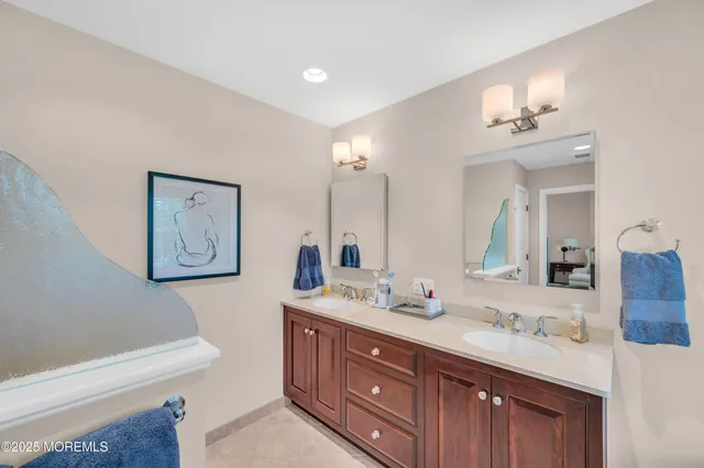 $995,000 | 3 Courtyard Lane, Brielle, NJ 08730