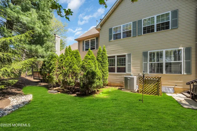 $995,000 | 3 Courtyard Lane, Brielle, NJ 08730