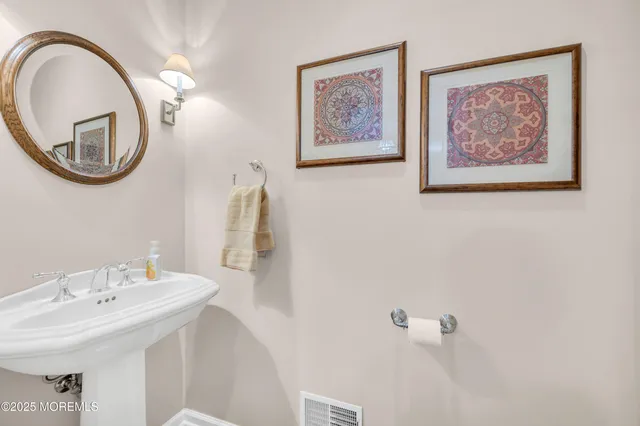 $995,000 | 3 Courtyard Lane, Brielle, NJ 08730