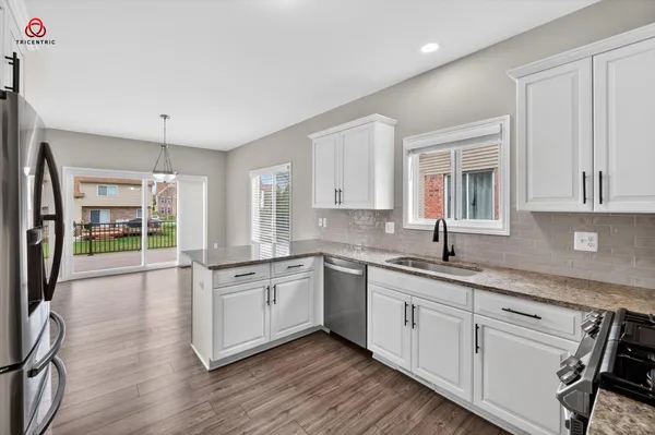 $389,000 | 30295 Berghway Trail, Warren, MI 48092