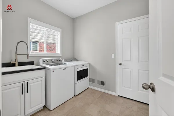 $389,000 | 30295 Berghway Trail, Warren, MI 48092