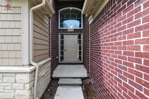 $389,000 | 30295 Berghway Trail, Warren, MI 48092