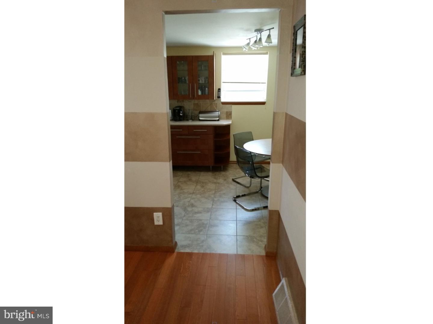 340 Ridgeway Place Philadelphia, PA 19116 - Photo 4 of 14 Hallway