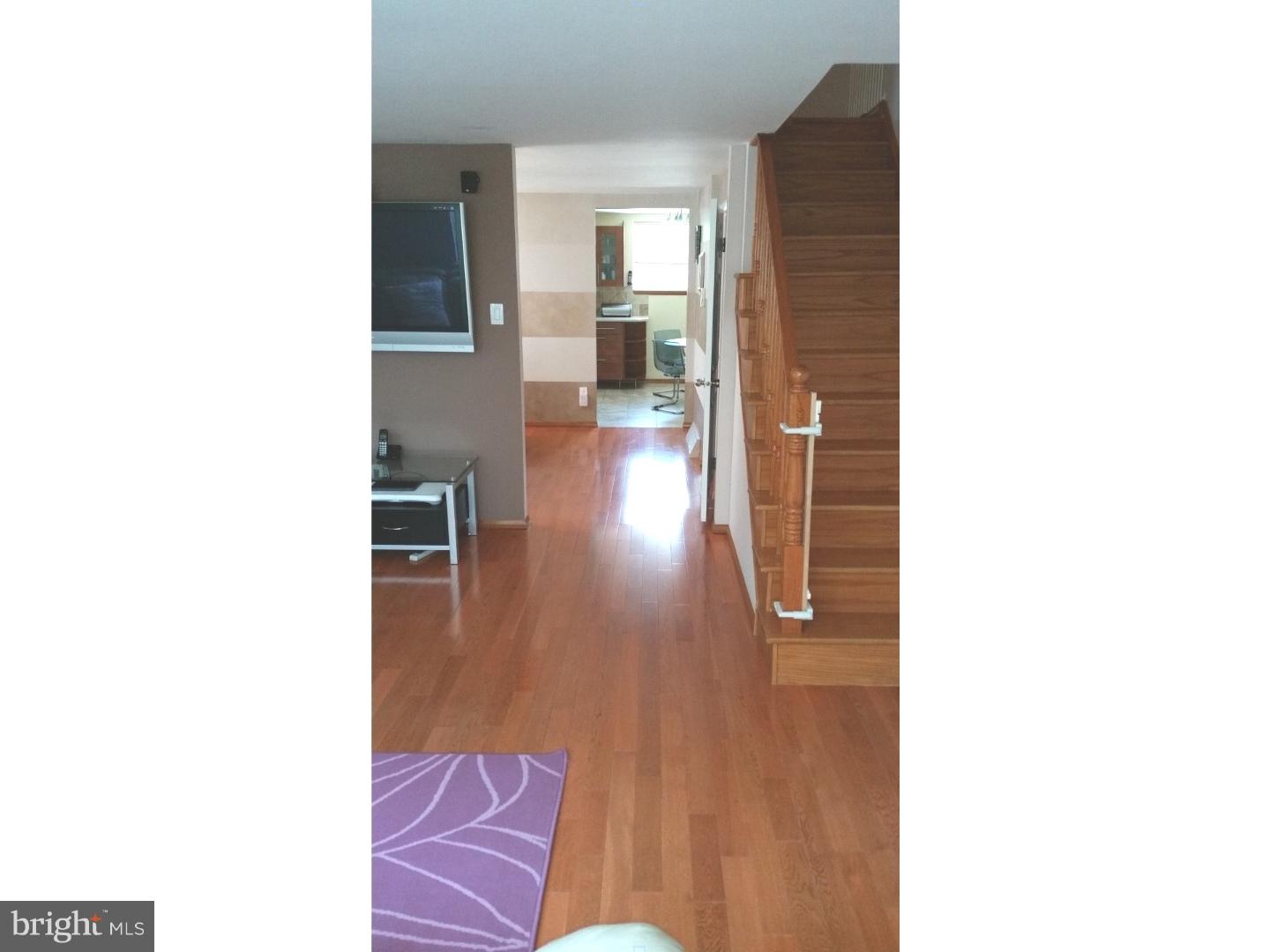 340 Ridgeway Place Philadelphia, PA 19116 - Photo 5 of 14 Hallway