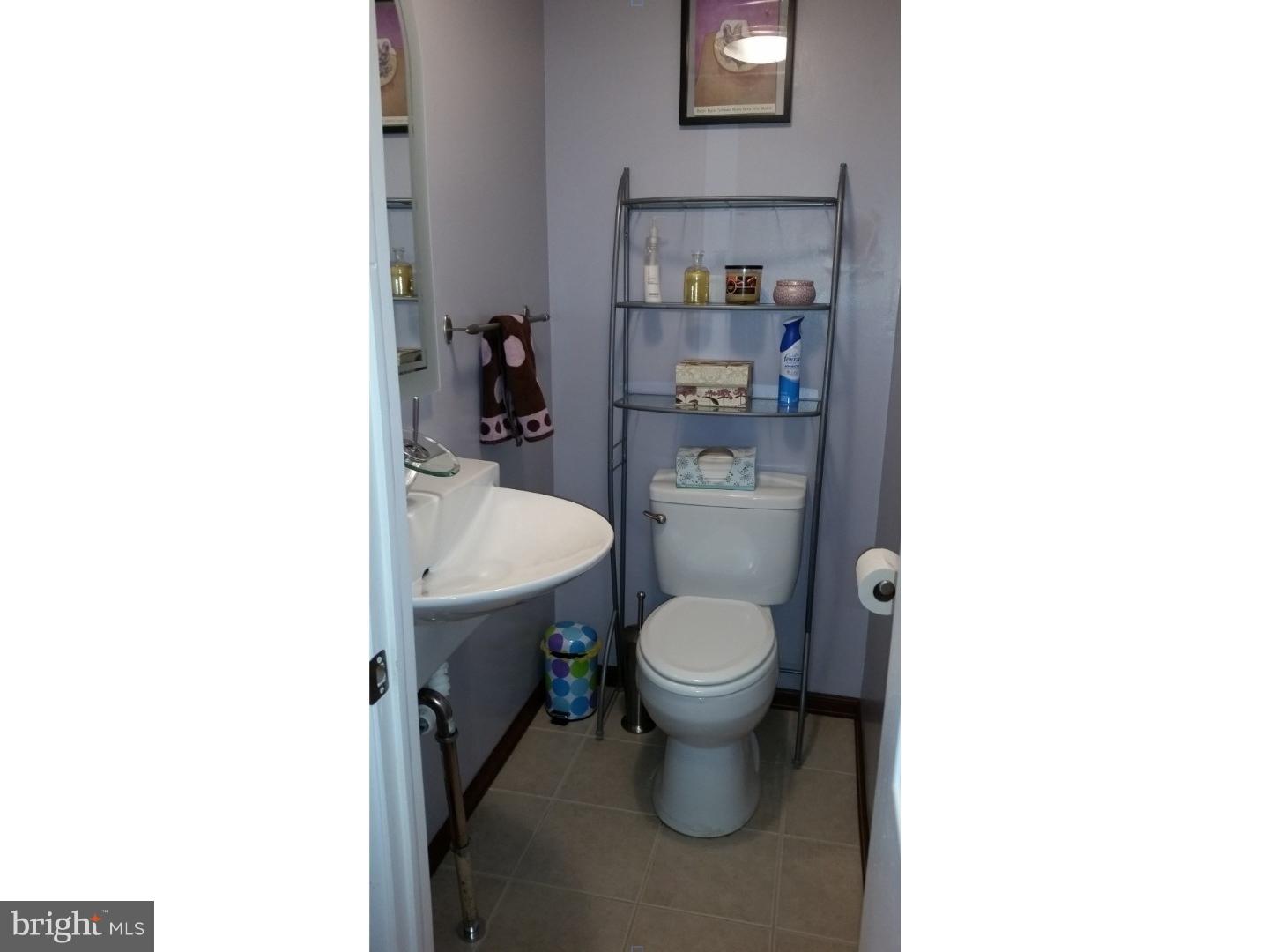 340 Ridgeway Place Philadelphia, PA 19116 - Photo 6 of 14 Bathroom