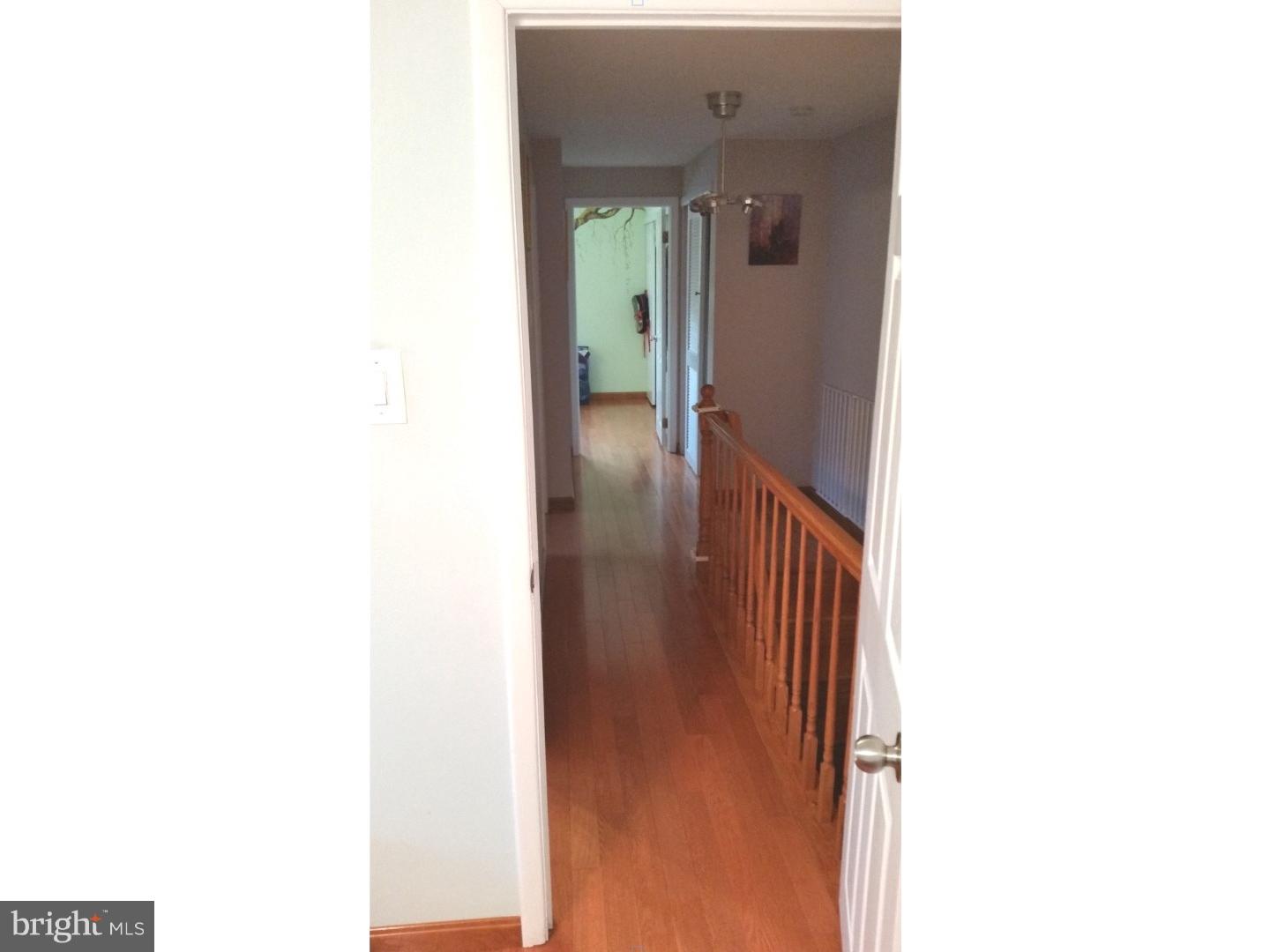 340 Ridgeway Place Philadelphia, PA 19116 - Photo 8 of 14 Hallway