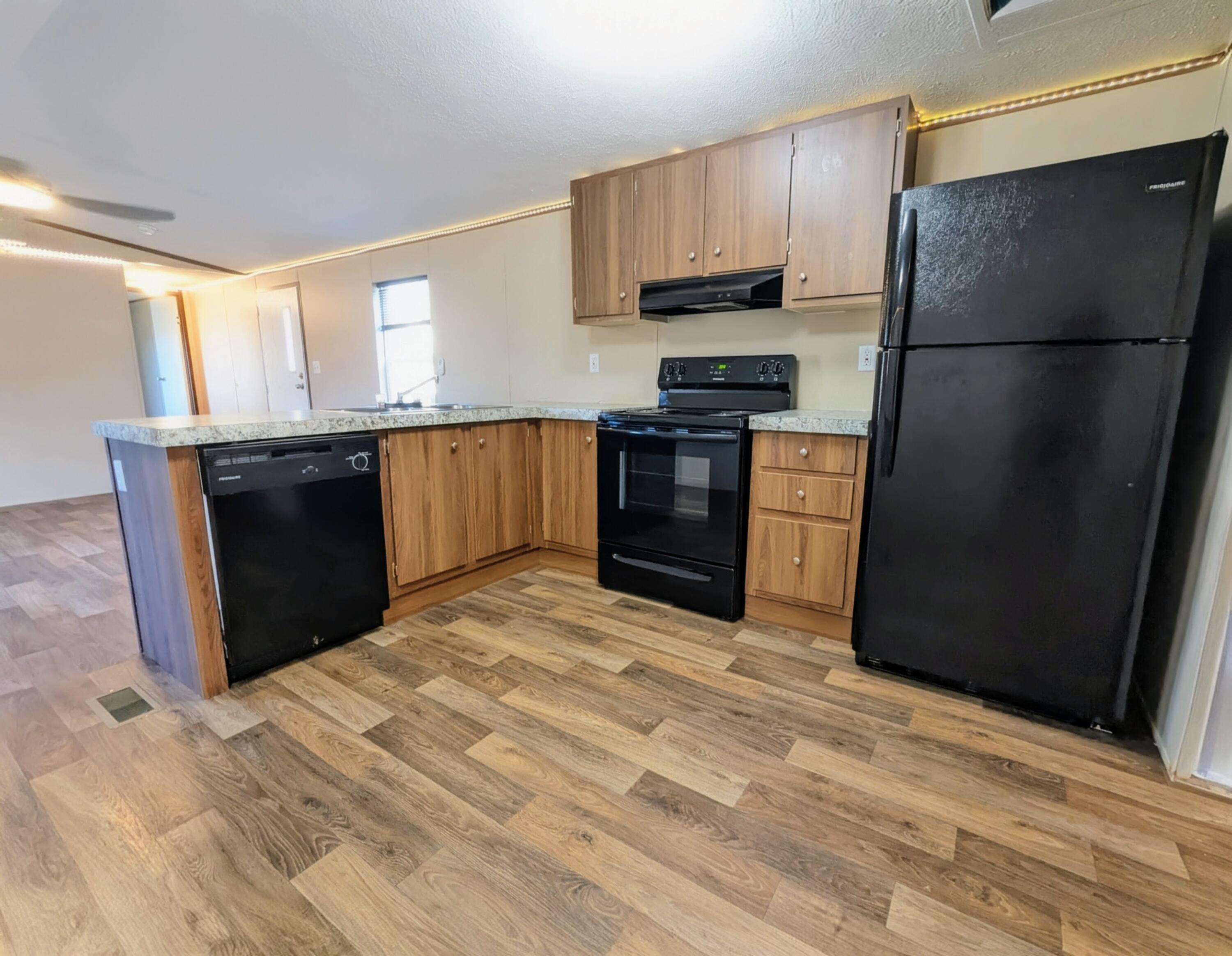 399 South Railroad Avenue Ridgeville, SC 29472 - Photo 7 of 14 All black appliances