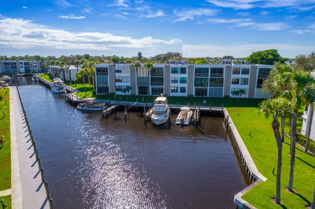 $305,000 | 1950 Southwest Palm City Road, Unit 12103, Stuart, FL 34994