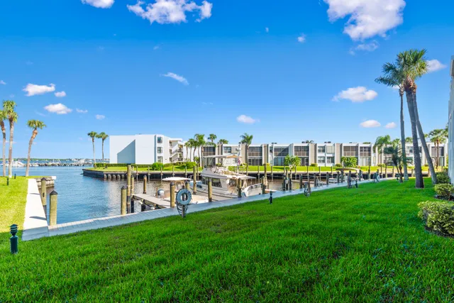 $305,000 | 1950 Southwest Palm City Road, Unit 12103, Stuart, FL 34994