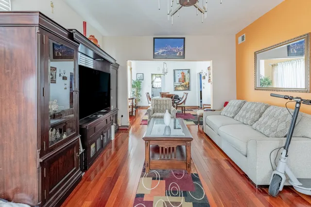 $258,000 | 7546 West Hanover Street, Summit, IL 60501