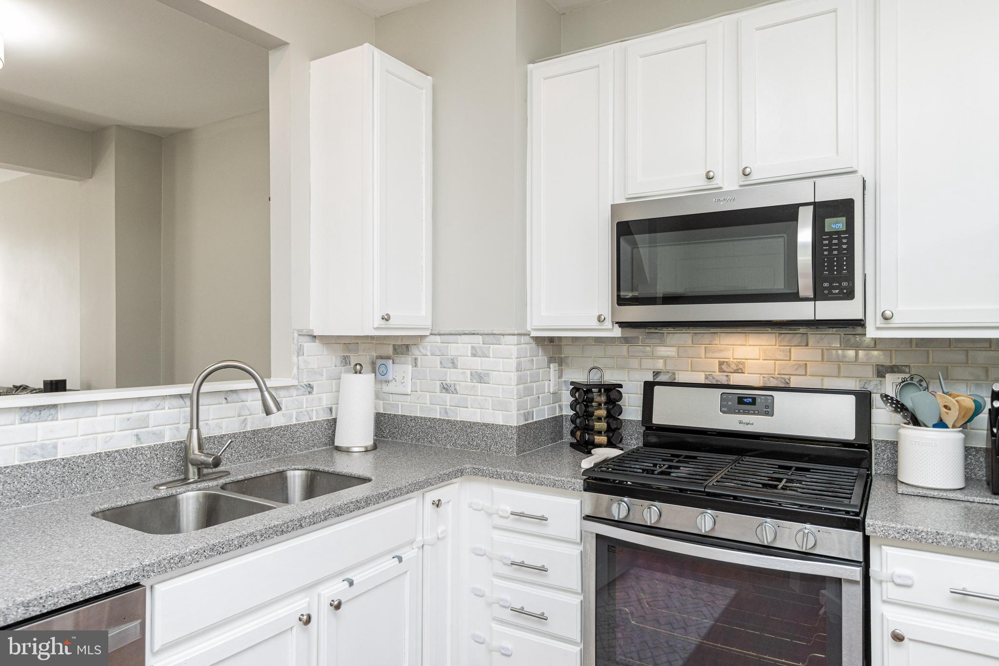 509 Eisenhower Drive Frederick, MD 21703 - Photo 16 of 40 Kitchen