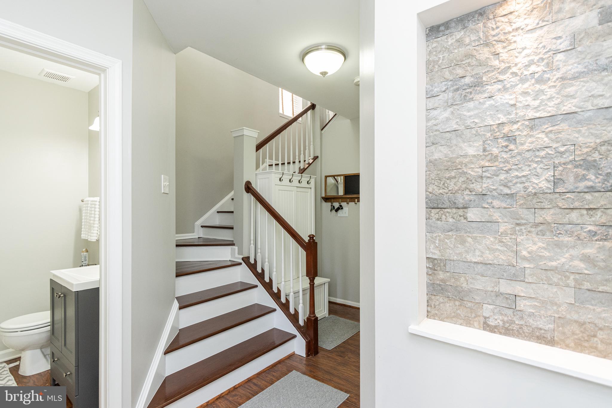 509 Eisenhower Drive Frederick, MD 21703 - Photo 3 of 40 Foyer