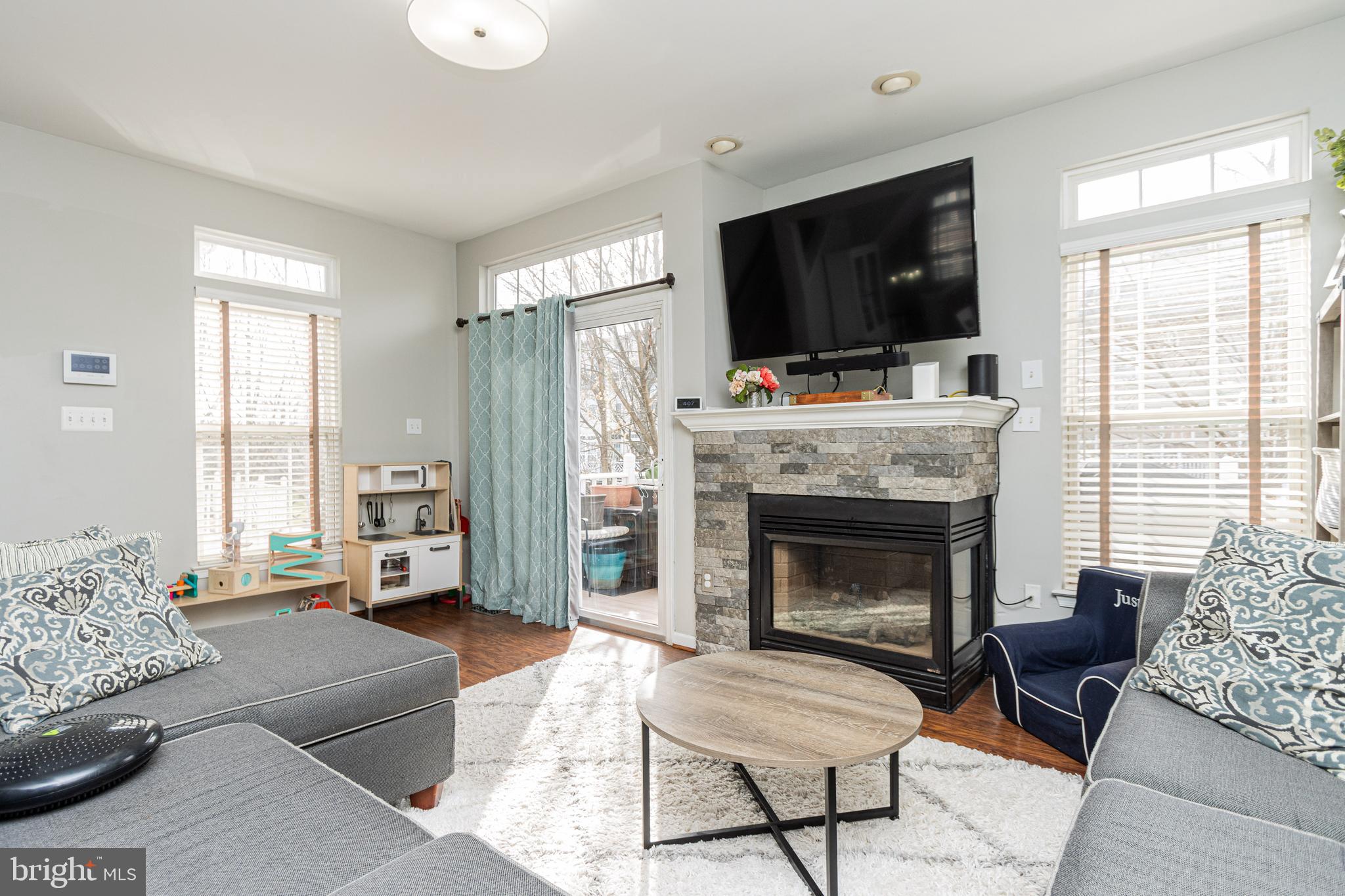 509 Eisenhower Drive Frederick, MD 21703 - Photo 6 of 40 Living Room