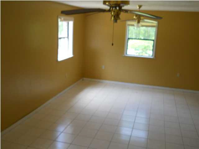 5243 Gibson Road Vicksburg, MS 39180 - Photo 2 of 10 Masted Bedroom
