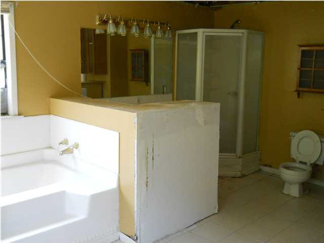 5243 Gibson Road Vicksburg, MS 39180 - Photo 3 of 10 Master Bathroom
