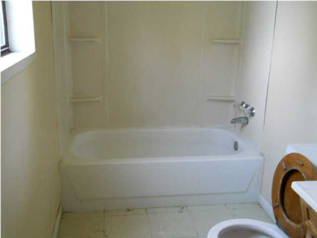 5243 Gibson Road Vicksburg, MS 39180 - Photo 7 of 10 Bath 2