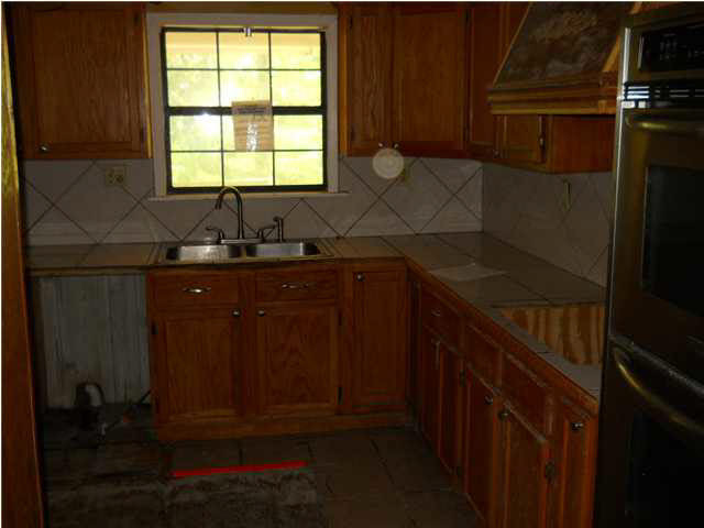 5243 Gibson Road Vicksburg, MS 39180 - Photo 9 of 10 Kitchen
