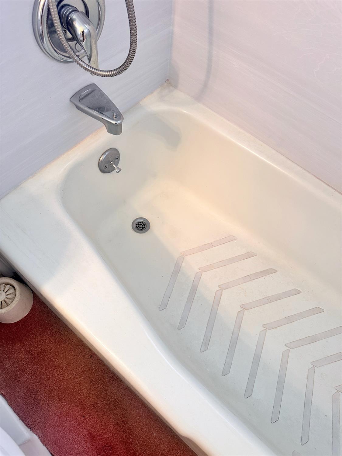 3207 Terry Way Carmichael, CA 95608 - Photo 21 of 36 a bathroom with a bathtub