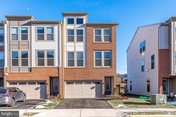 $3,595 | 42440 Dogwood Glen Square, Sterling, VA 20166