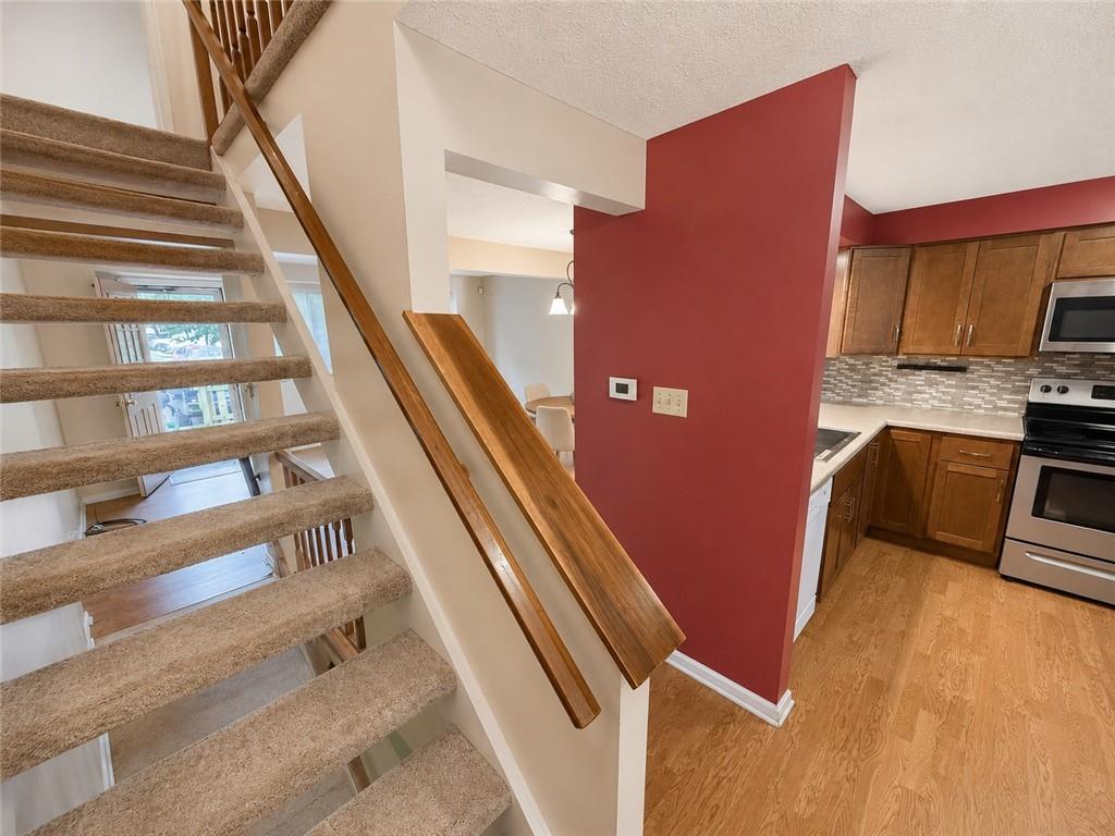 3244 Ward Street Pittsburgh, PA 15213 - Photo 7 of 22 Gallery Image 7