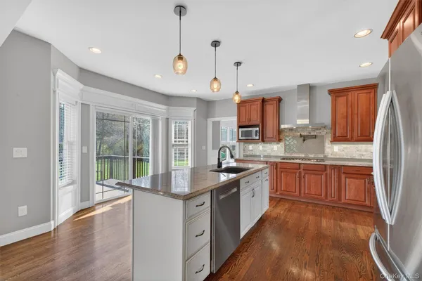 $799,930 | 11 Country Glen, Fishkill, NY 12524